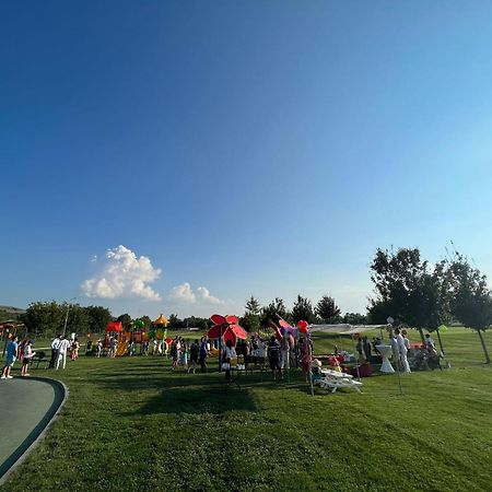 Theodora Golf Club Hotel Alba Iulia Exterior photo