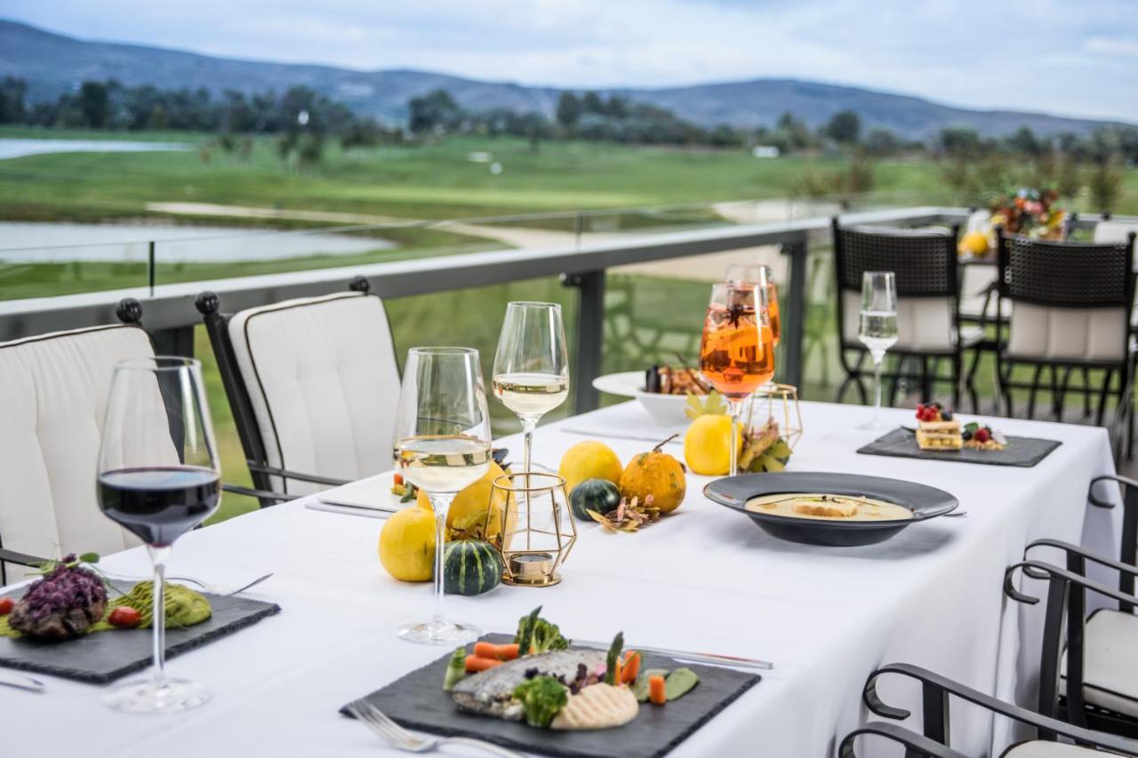 Theodora Golf Club Hotel Alba Iulia Exterior photo
