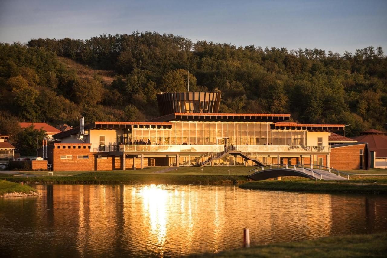 Theodora Golf Club Hotel Alba Iulia Exterior photo