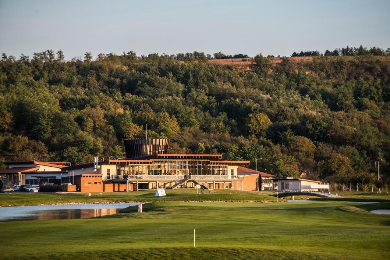 Theodora Golf Club Hotel Alba Iulia Exterior photo