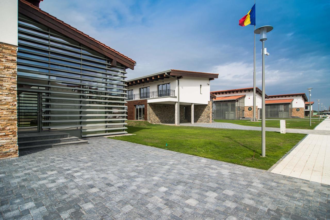 Theodora Golf Club Hotel Alba Iulia Exterior photo