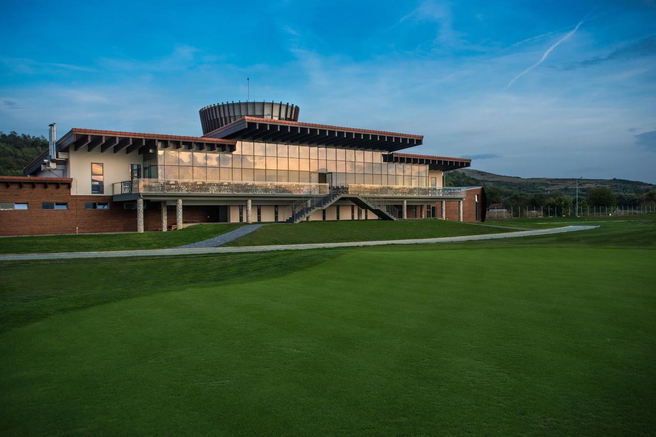 Theodora Golf Club Hotel Alba Iulia Exterior photo