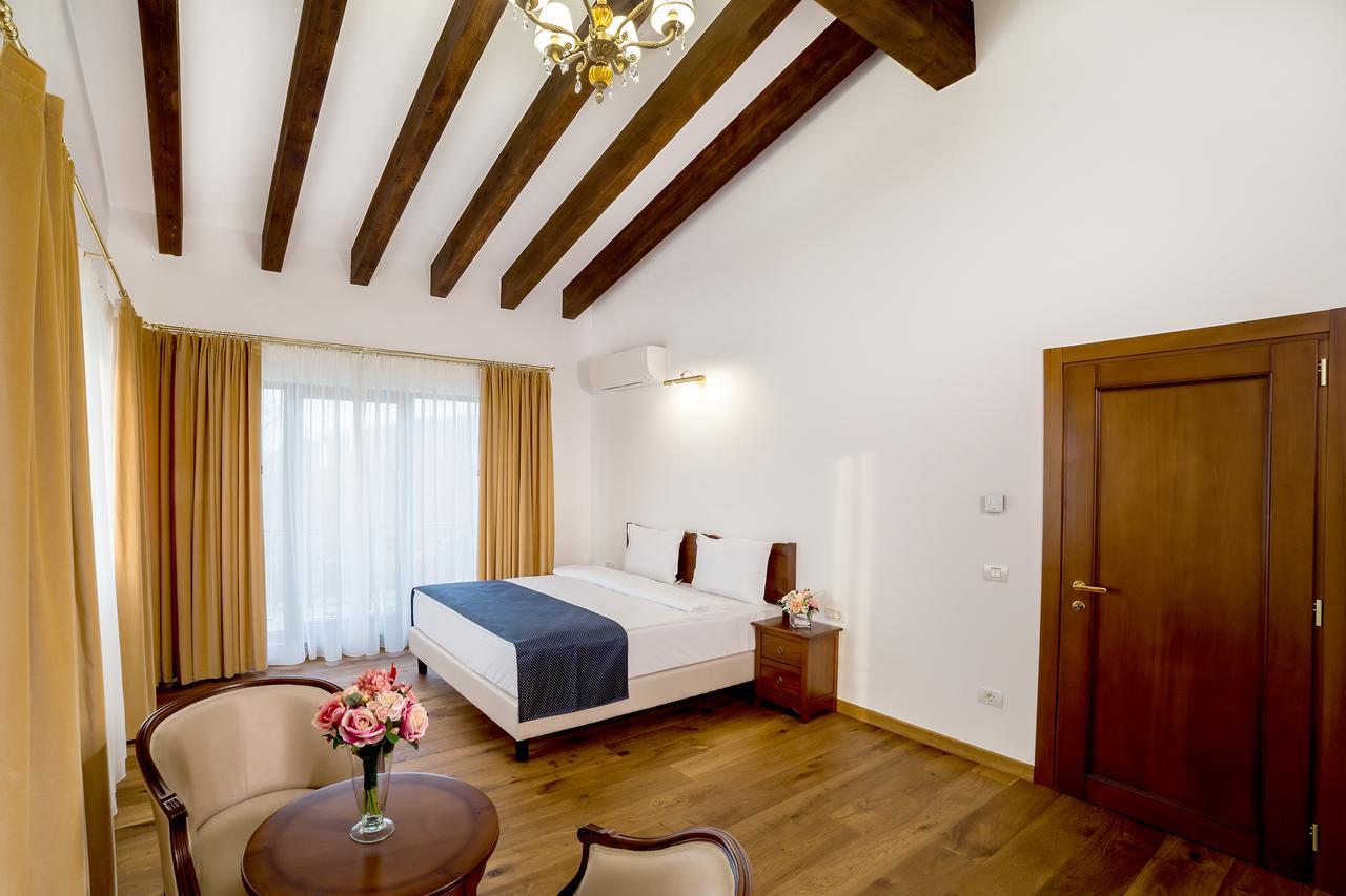 Theodora Golf Club Hotel Alba Iulia Exterior photo