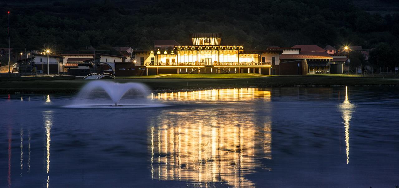 Theodora Golf Club Hotel Alba Iulia Exterior photo