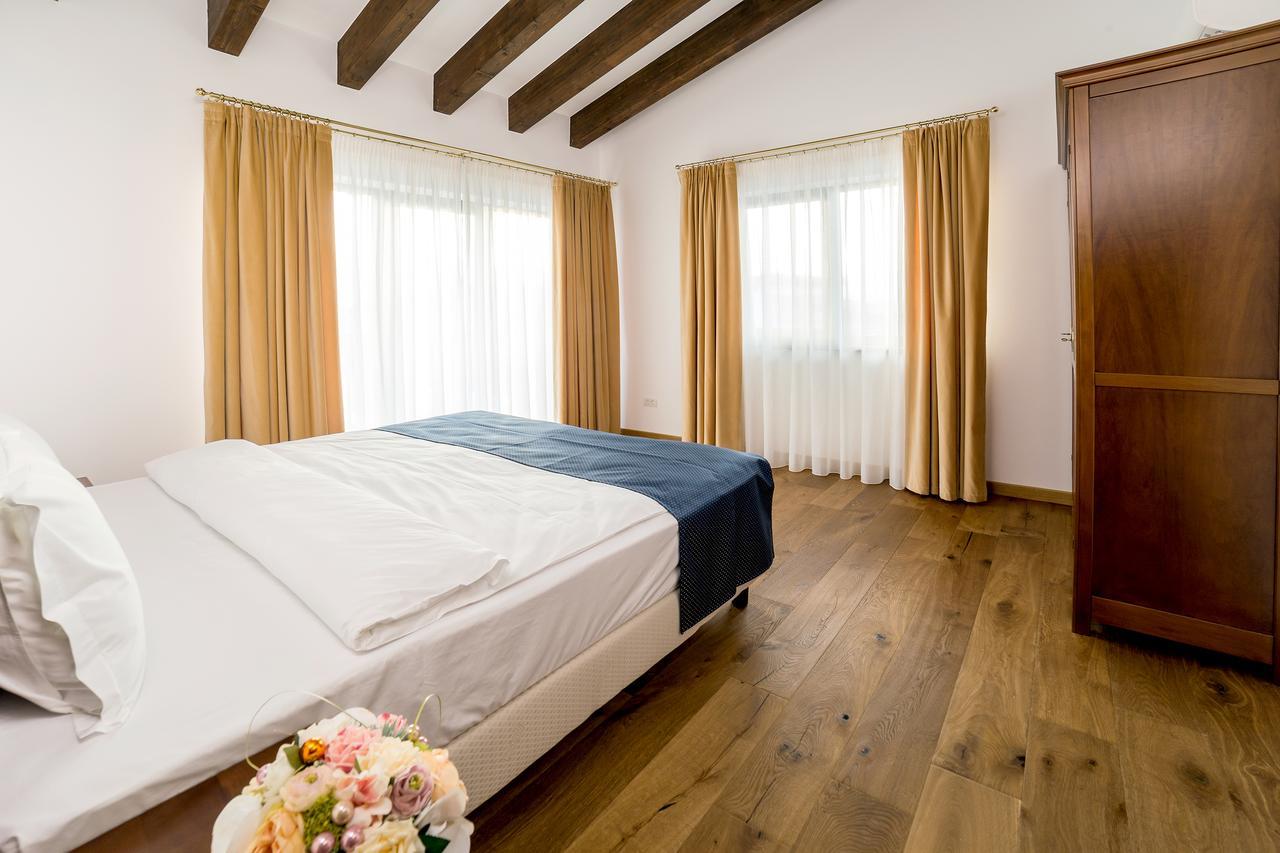 Theodora Golf Club Hotel Alba Iulia Exterior photo