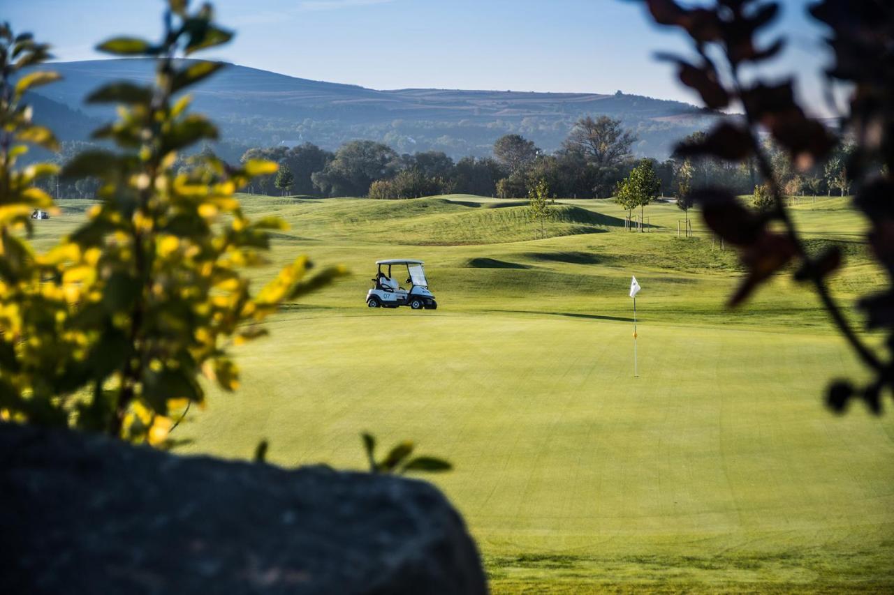 Theodora Golf Club Hotel Alba Iulia Exterior photo