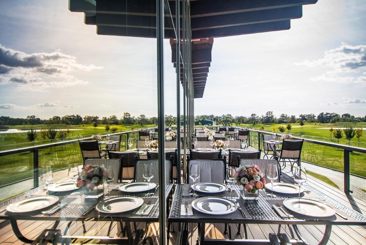 Theodora Golf Club Hotel Alba Iulia Exterior photo
