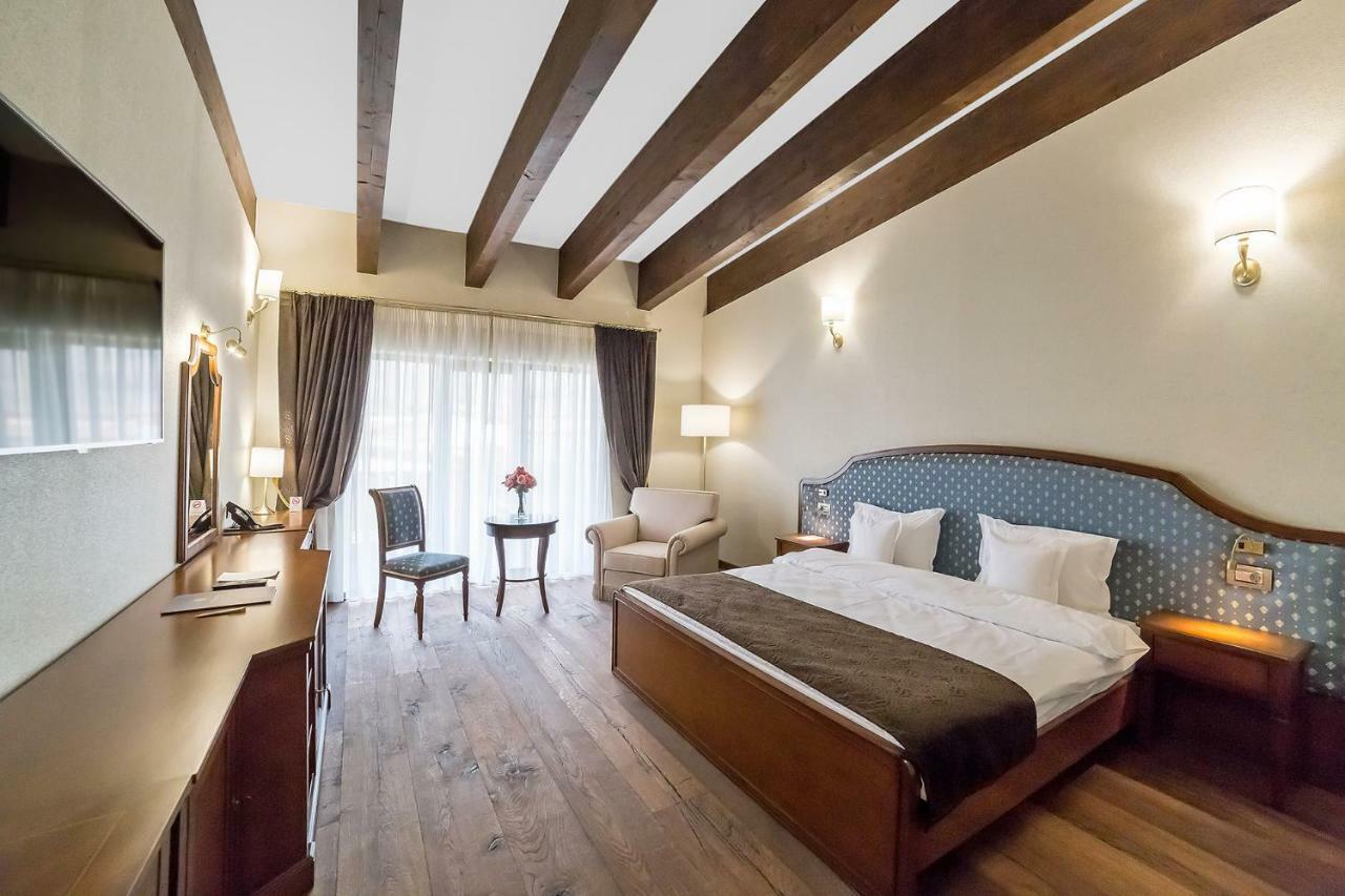 Theodora Golf Club Hotel Alba Iulia Exterior photo